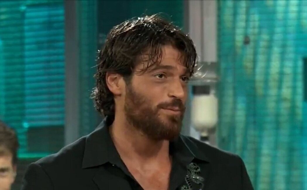 Can Yaman confiesa en 'La Revuelta' la peculiar forma en la que ha aprendido español: "Broncano, me has ayudado"