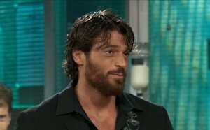 Can Yaman confiesa en 'La Revuelta' la peculiar forma en la que ha aprendido español: "Broncano, me has ayudado"