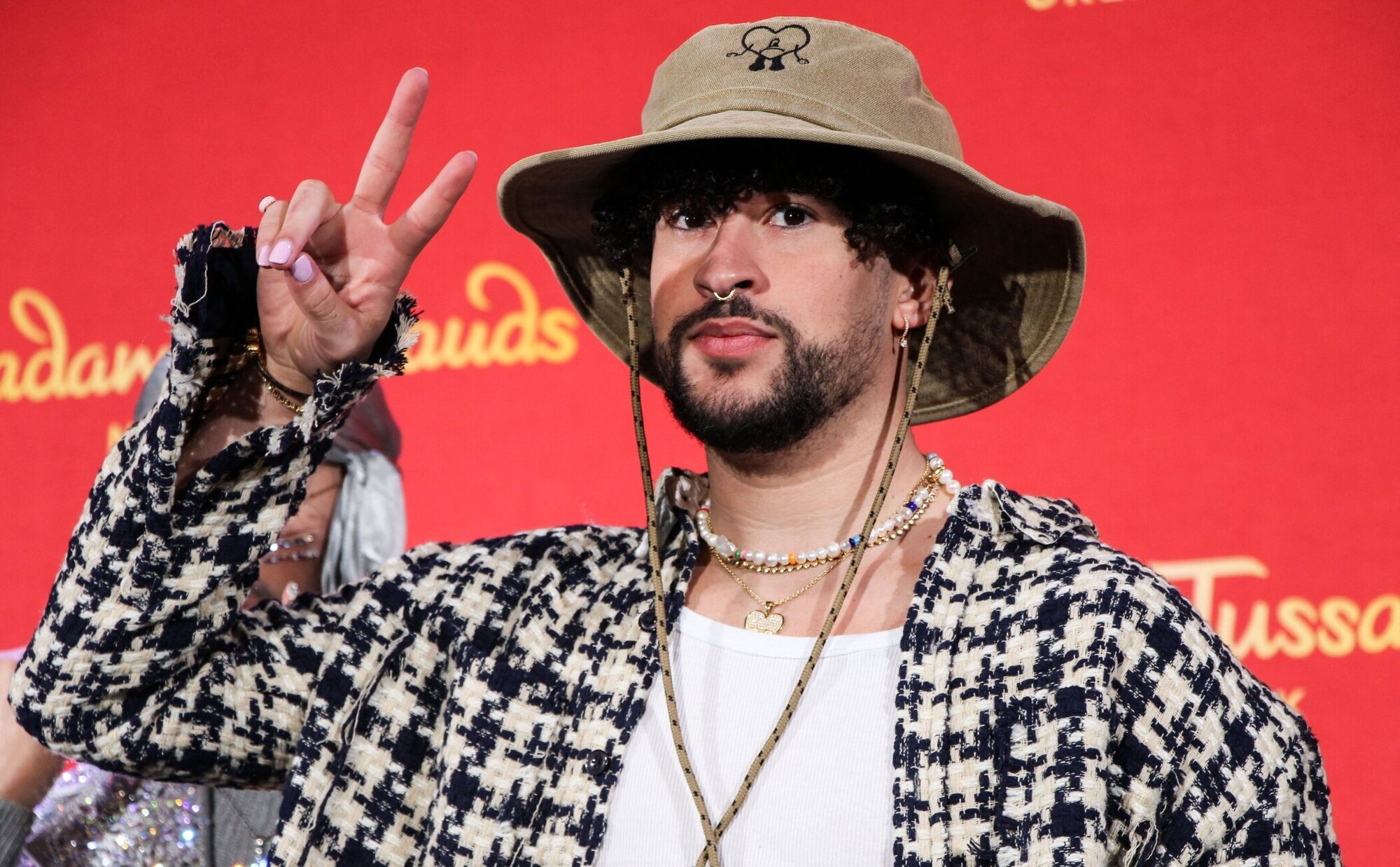 Bad Bunny arrasa con 11 premios en los Latin Billboard 2025 y Daddy Yankee reaparece como cristiano