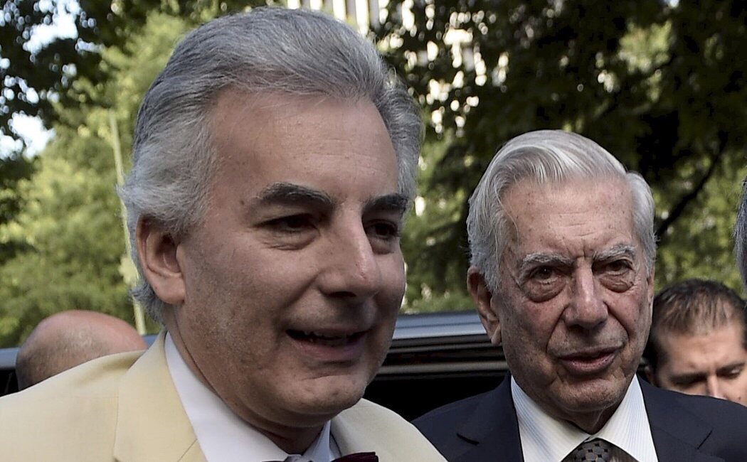 Álvaro Vargas Llosa rompe su silencio tras las cartas publicadas por Isabel Preysler: "Siempre fuimos una familia"