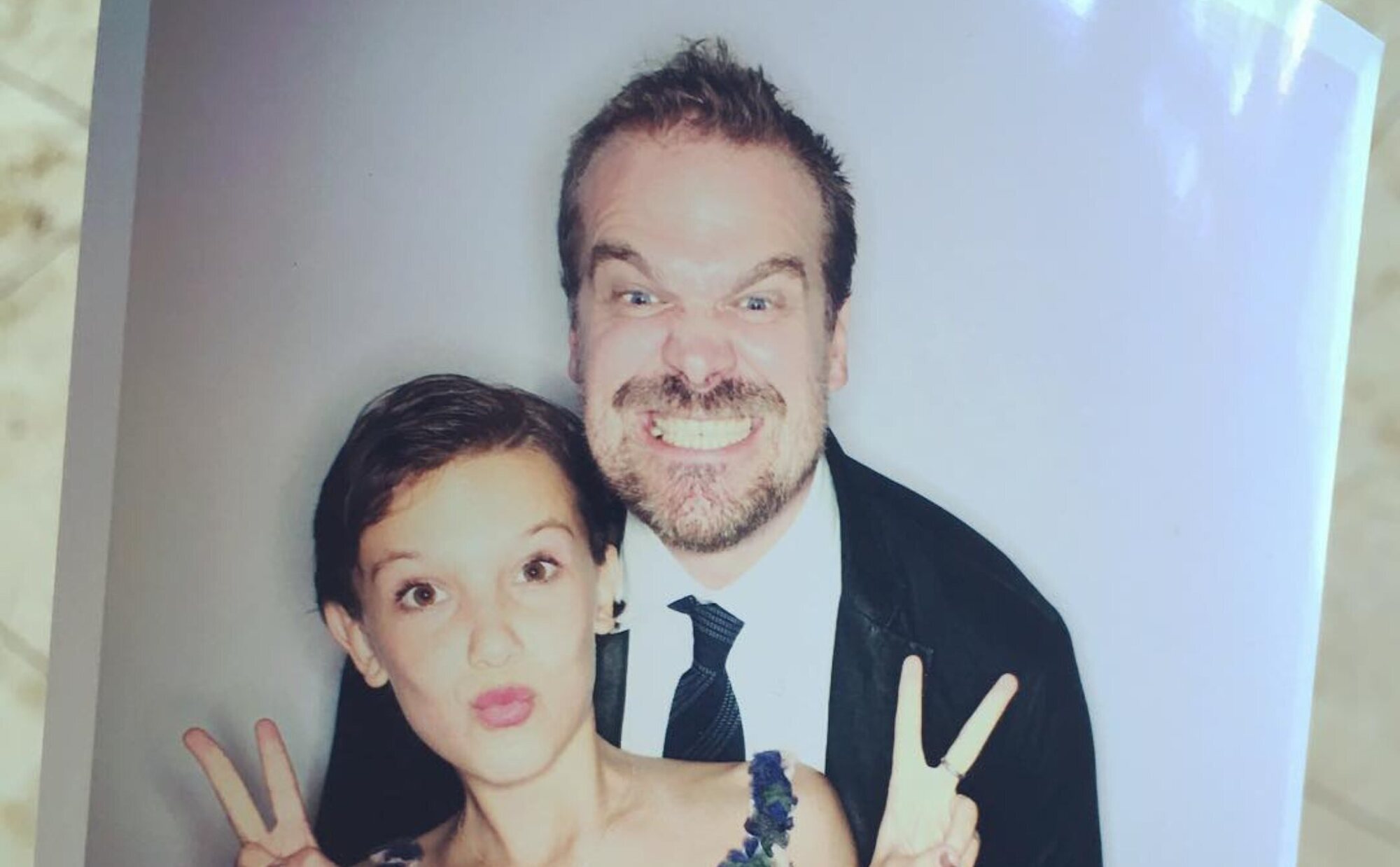 Millie Bobby Brown rompe su silencio: acusa a David Harbour de acoso durante el rodaje de 'Stranger Things'