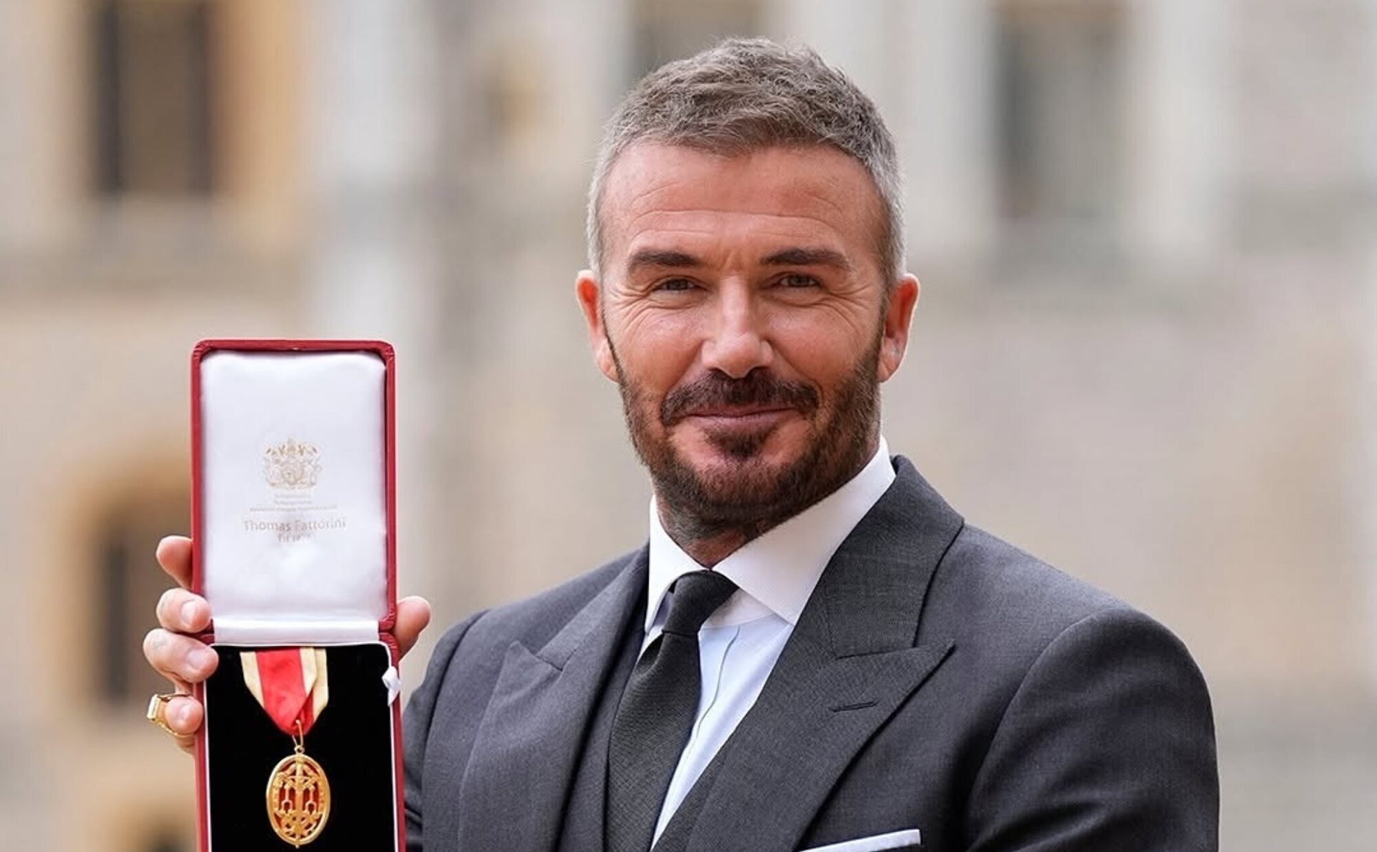 David Beckham es nombrado Caballero por el Rey Carlos III en Windsor y entra en la historia británica
