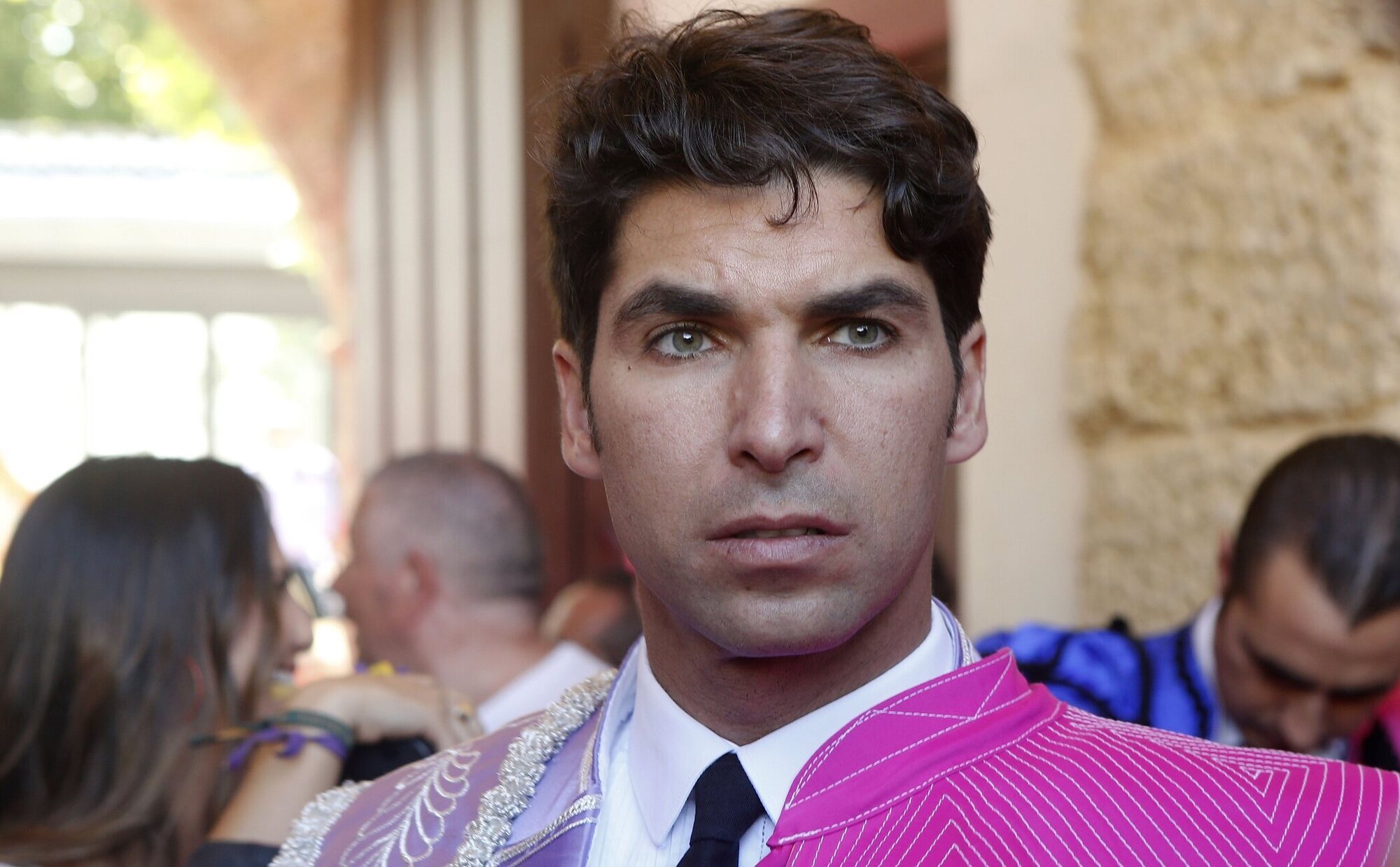 Primera imagen de Cayetano Rivera en el lugar del accidente y sus primeras declaraciones: "No es cierto lo que se dice"