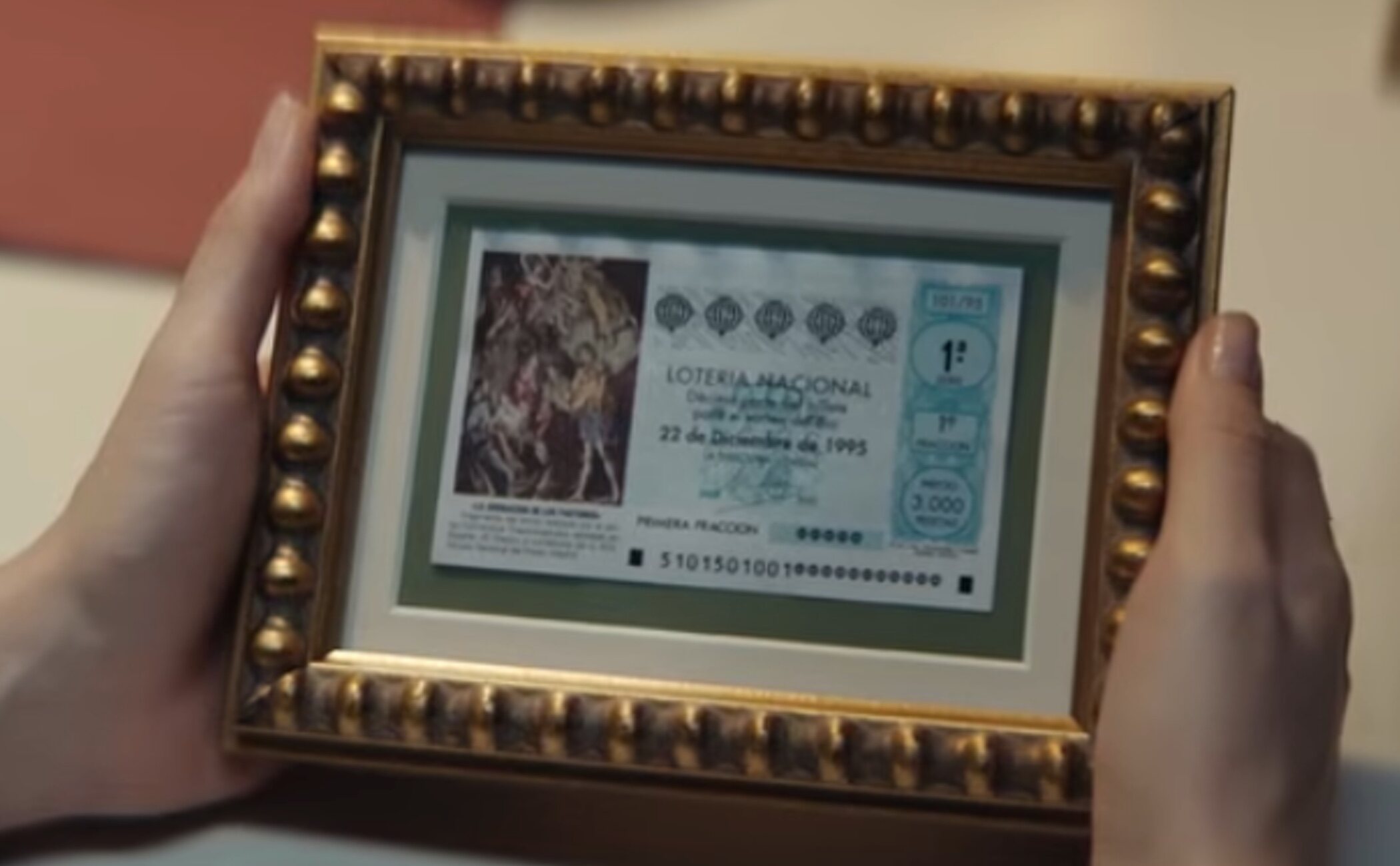 Un misterioso décimo enmarcado protagoniza el anuncio de la Lotería de Navidad 2025
