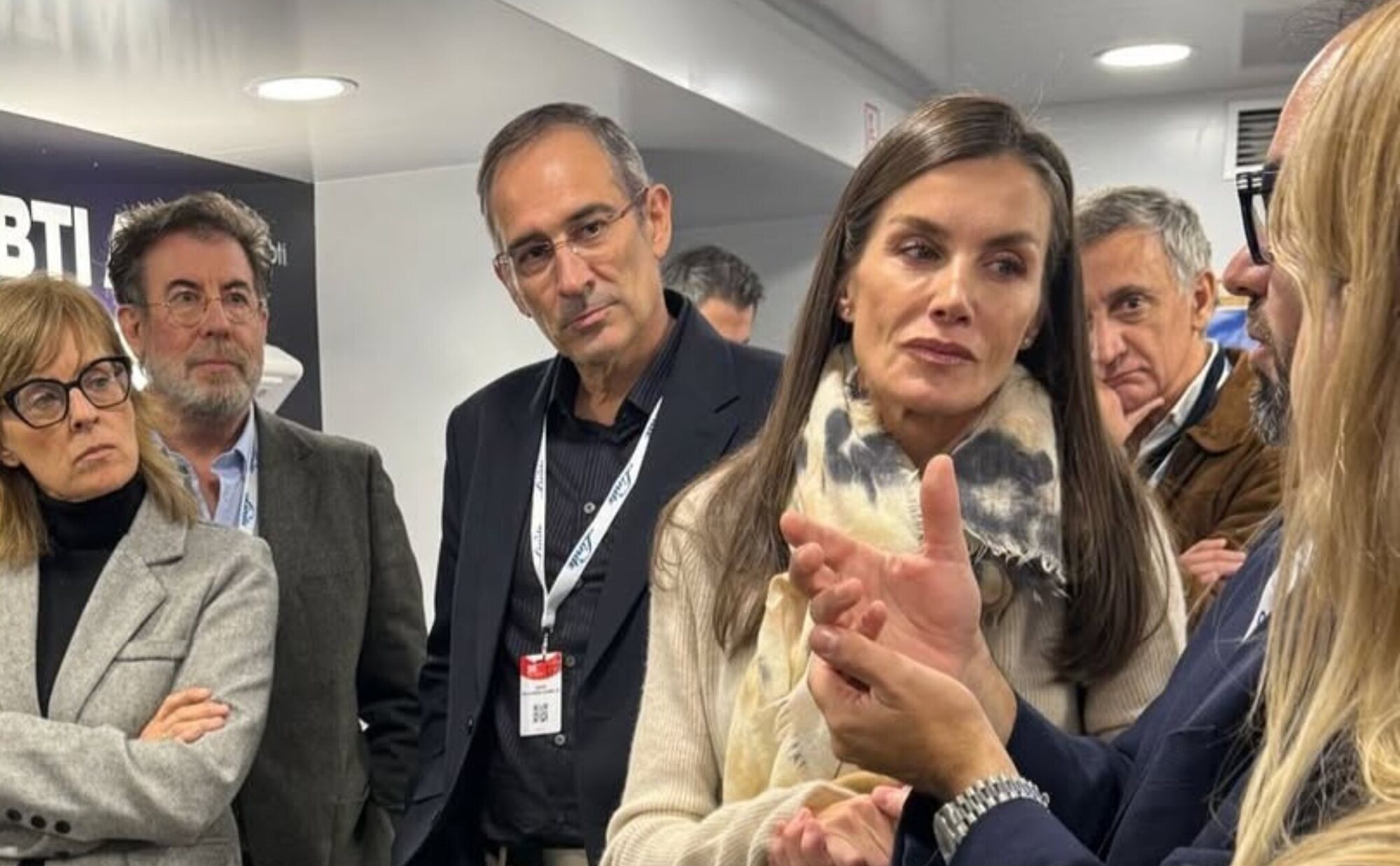 La Reina Letizia apuesta por 'la salud del sueño' en una visita sorpresa a la Fundación Respira junto a Marta Carazo