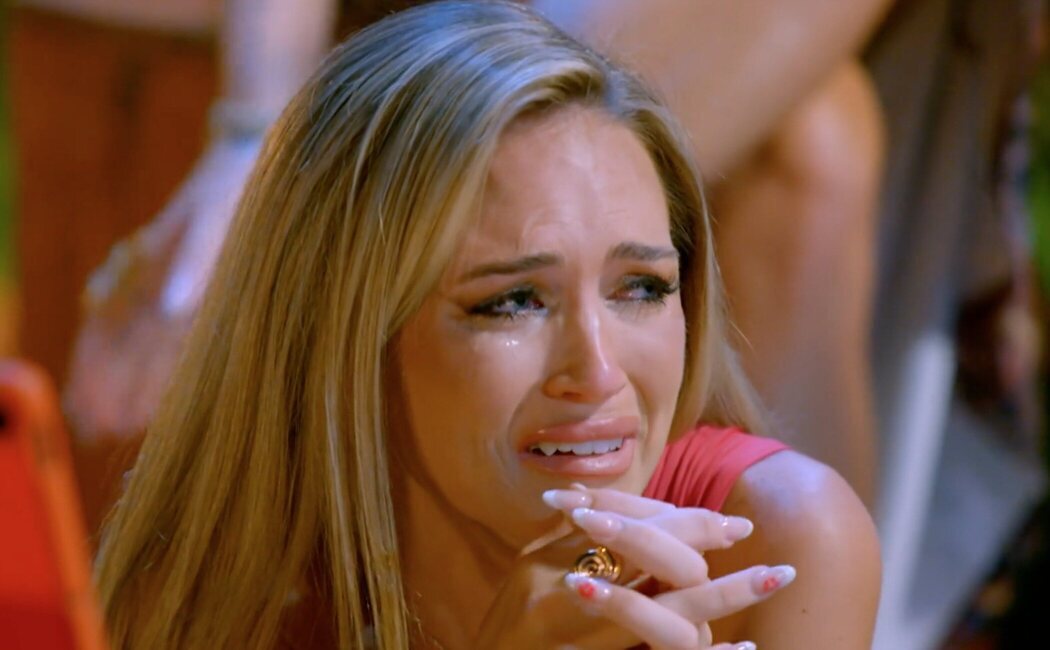 Almudena se rompe al ver las nuevas imágenes de Dario y escuchar su confesión en 'LIDLT 9': "Estoy con mi novia por costumbre"