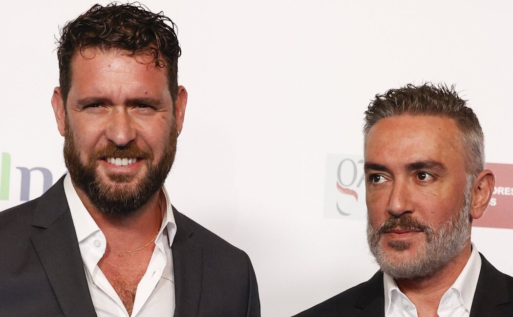 Kiko Hernández se encadena junto a su marido, Fran Antón, e inician una huelga de hambre