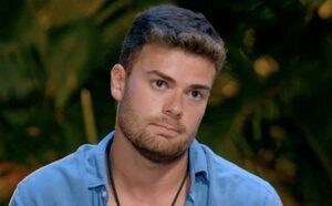 Darío estalla en 'La isla de las tentaciones 9' al ver la escena del cojín entre Almudena y Borja: "De mí no se ríe nadie"