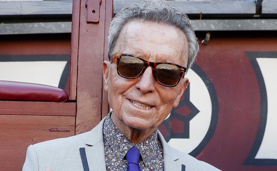 Así ha sido el 72 cumpleaños de José Ortega Cano: el mensaje en la tarta y la actuación inesperada