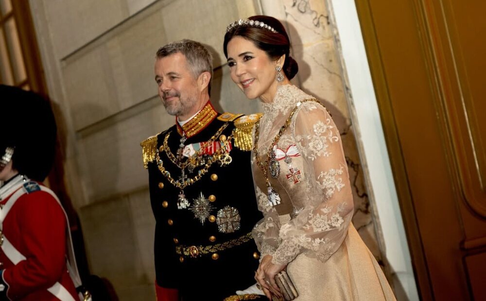 Los Reyes de Dinamarca brillan en la cena de Año Nuevo con una gran ausencia
