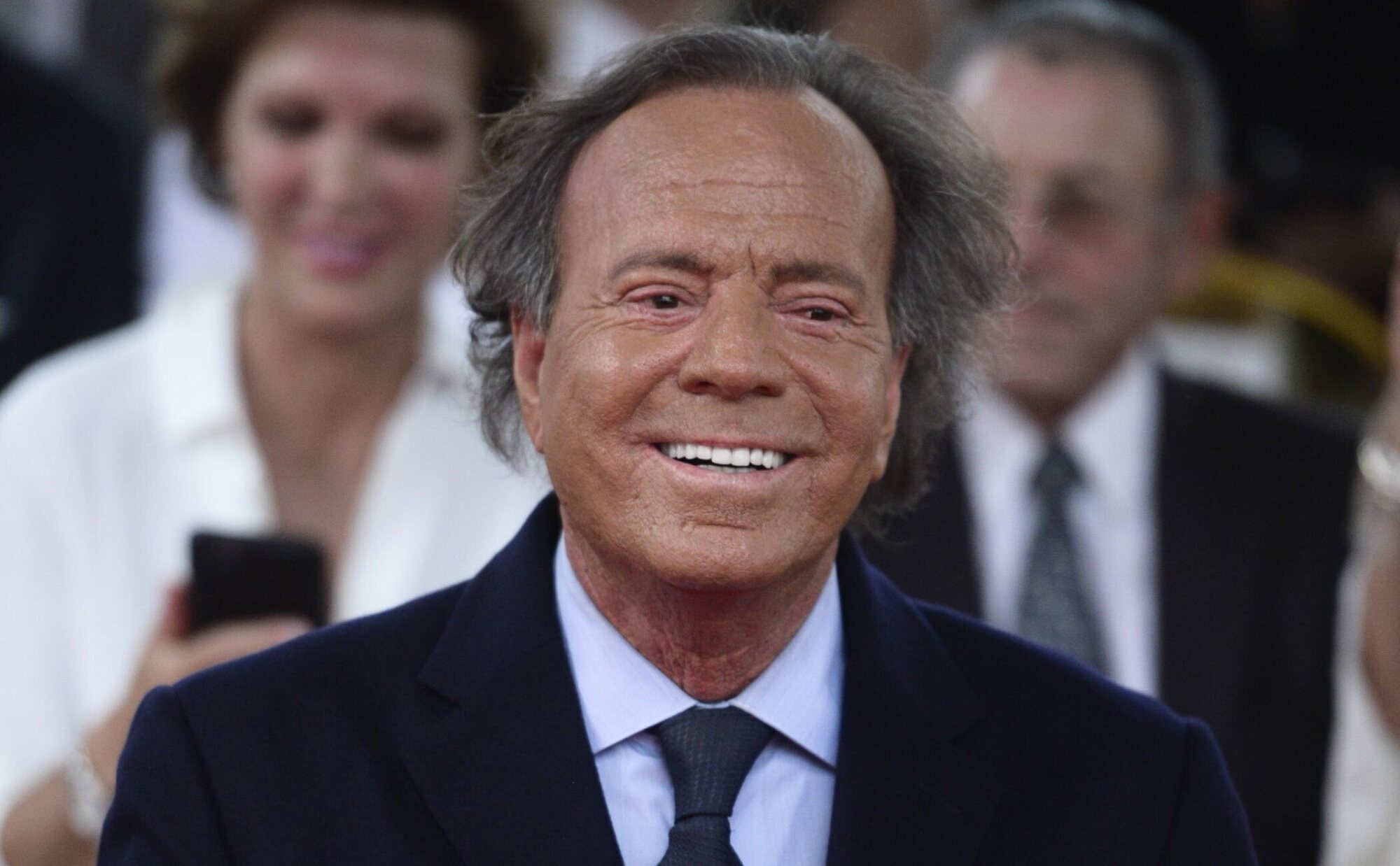 Julio Iglesias habla: prepara su defensa y asegura que la verdad "llegará muy pronto"