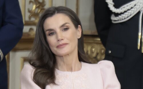 La Reina Letizia muestra su apoyo al autismo y se interesa por la falta de recursos en España