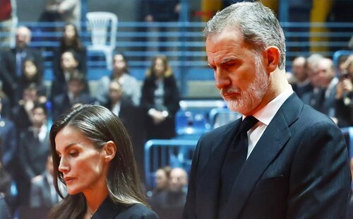 Los Reyes arropan a las familias en el funeral por las víctimas de Adamuz entre aplausos, lágrimas y un profundo silencio