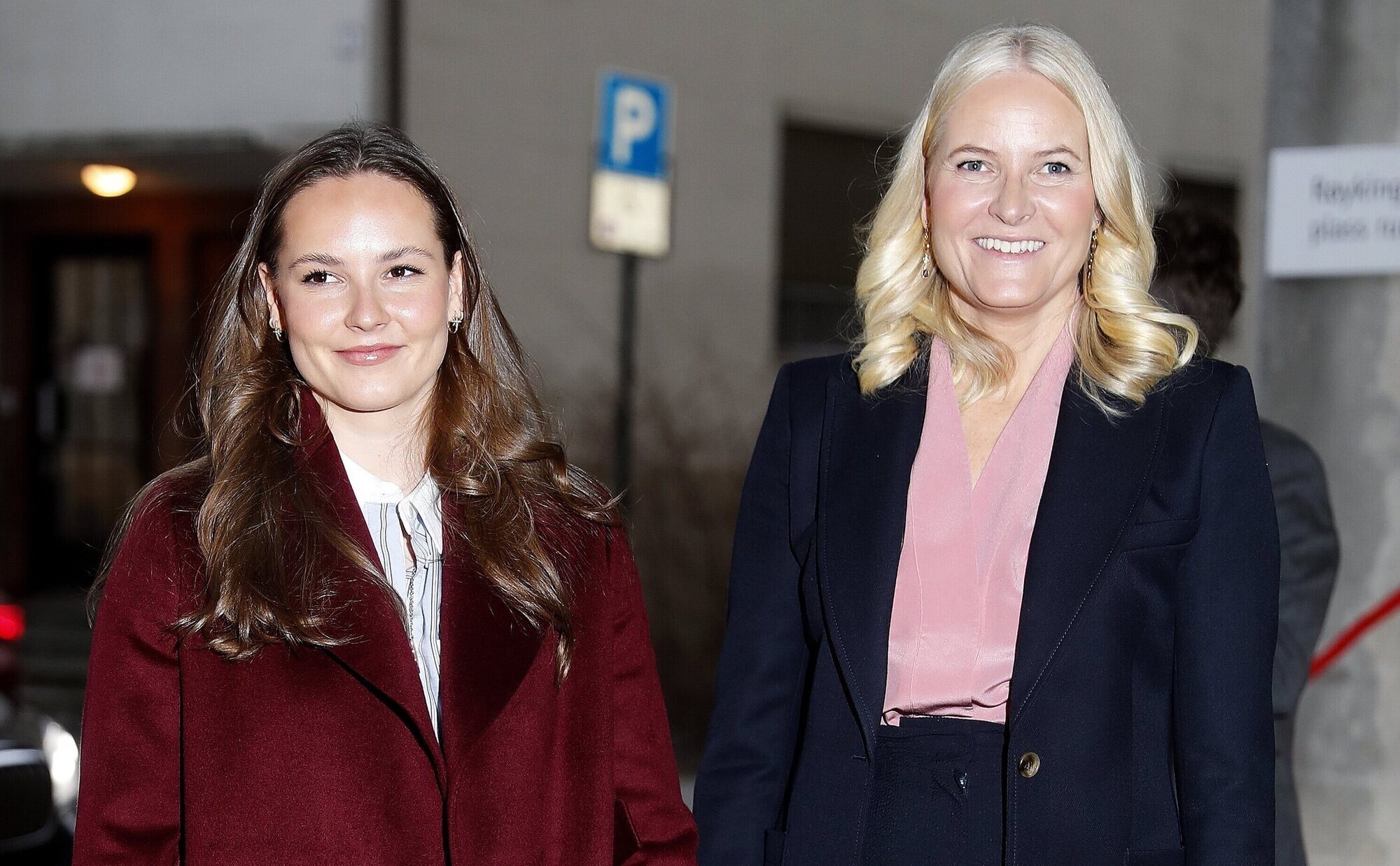 Los Príncipes Haakon y Mette-Marit acuden junto a Ingrid de Noruega al hospital donde está ingresado Marius Borg tras su detención