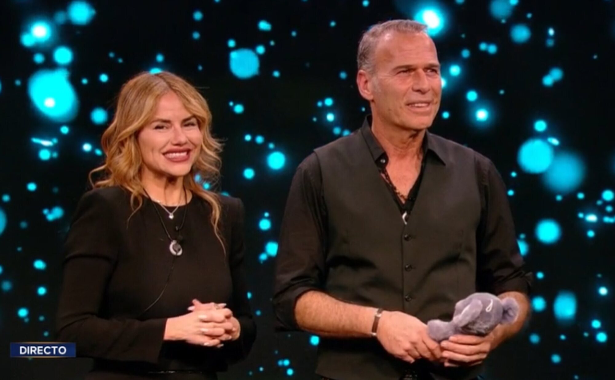 La hija de Carlos Lozano entra en directo en 'GH DÚO 4' y frena las críticas contra su padre: "Esos comentarios sobran"