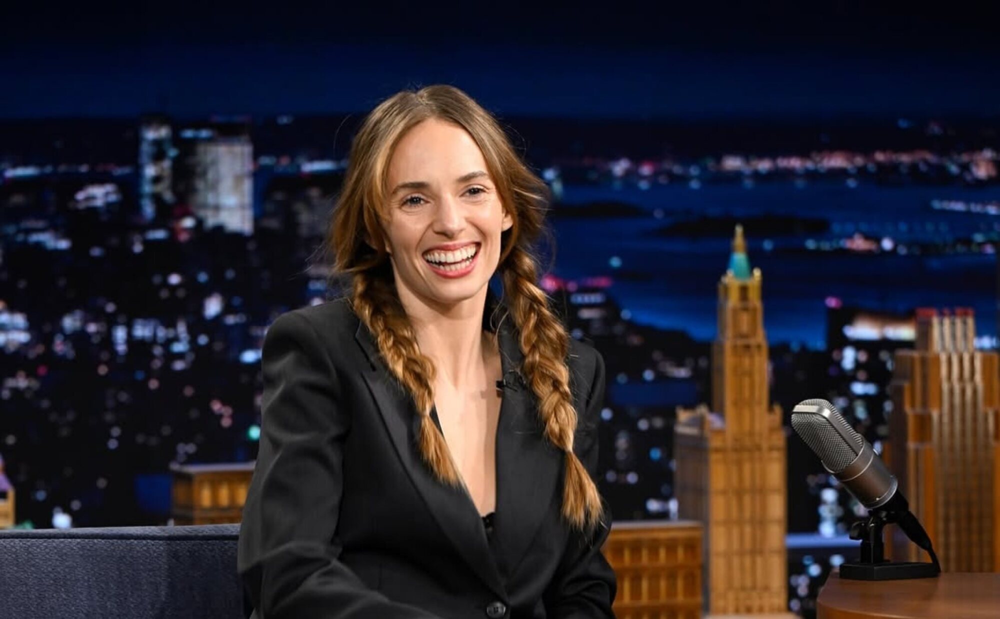 La hija de Uma Thurman y Ethan Hawke se casa en Nueva York y celebra su boda rodeada del elenco de 'Stranger Things'