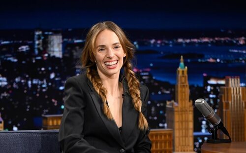 La hija de Uma Thurman y Ethan Hawke se casa en Nueva York y celebra su boda rodeada del elenco de 'Stranger Things'