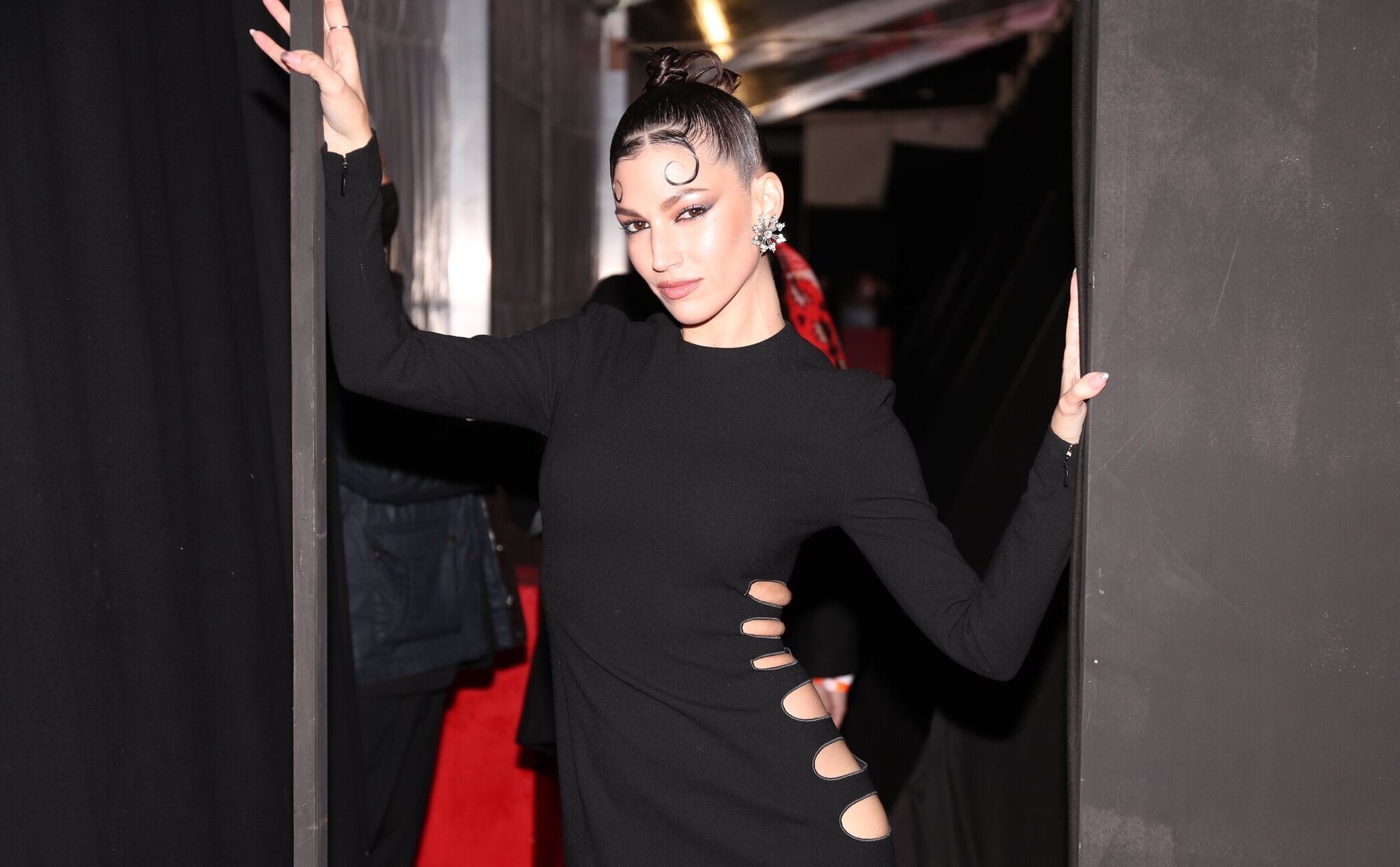 Úrsula Corberó comparte la primera foto junto a su bebé, de paseo por Barcelona