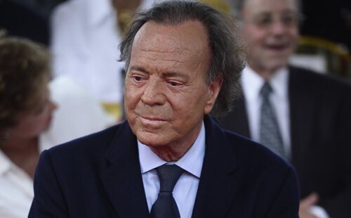 La conmovedora carta de Julio Iglesias a Fernando Ónega tras su muerte: "Te daba ánimos para que tuvieras un poco más de fuerza"
