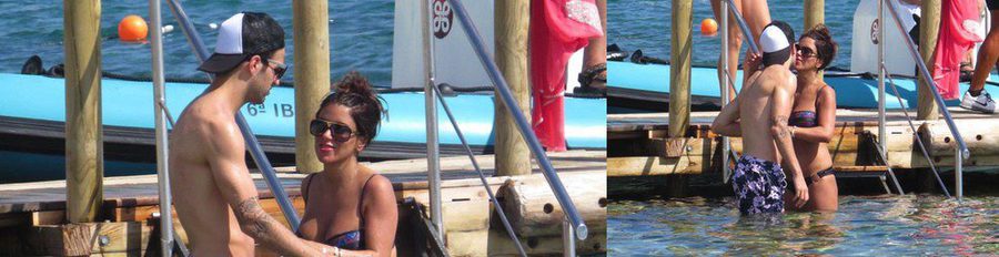 Cesc Fábregas y Daniella Semaan disfrutan del verano en las playas de Ibiza junto a su hija Lia