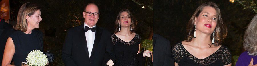 Carlota Casiraghi luce embarazo en un acto junto al Príncipe Alberto y Carolina de Mónaco