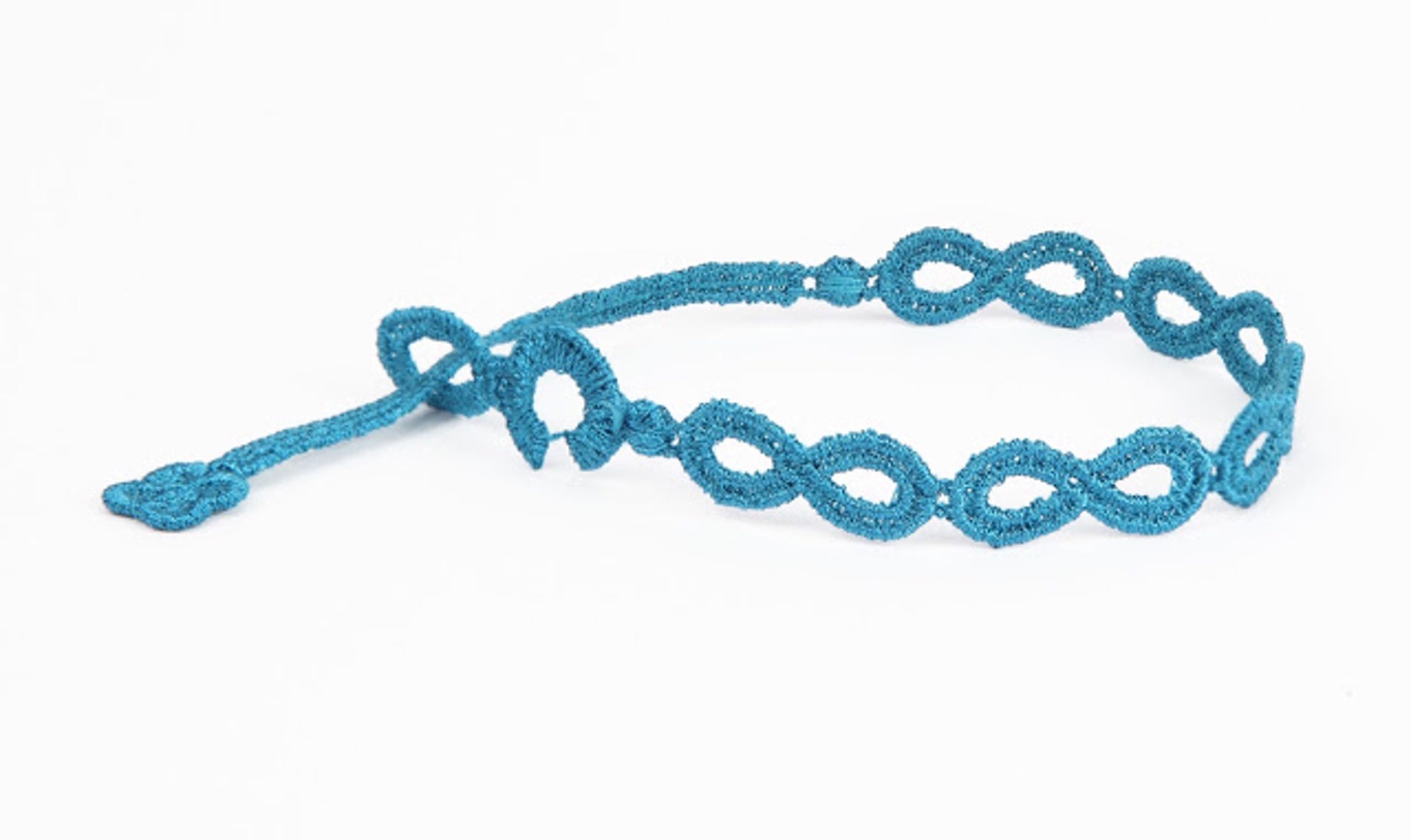 Cruciani C lanza un brazalete de macramé para estas Navidades 2013