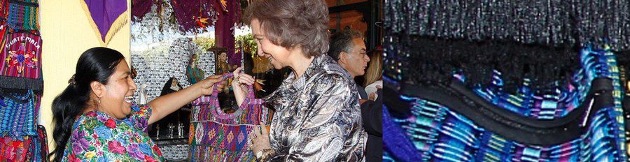 La Reina Sofía visita la zona monumental y se va de compras a un mercadillo en Guatemala antes de volver a España