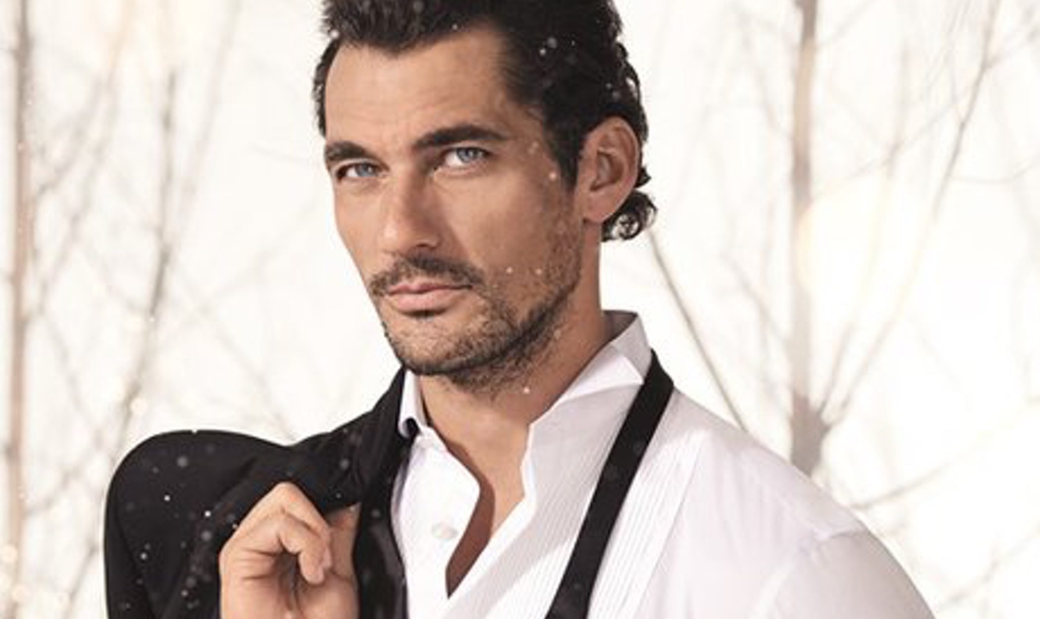 David Gandy se viste de esmoquin para recibir a la Navidad con Marks & Spencer