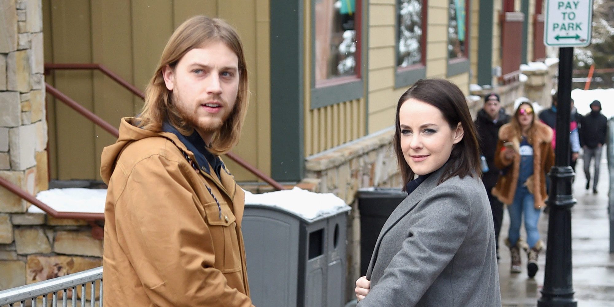 Jena Malone presume de anillo tras comprometerse con Ethan DeLorenzo