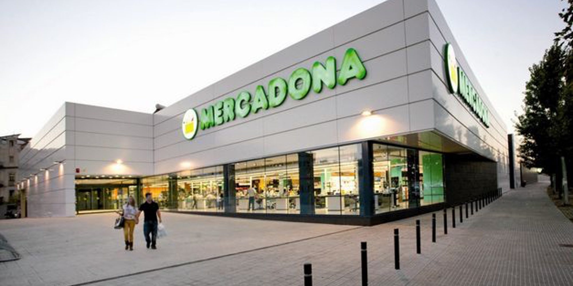 Facua denuncia en las redes sociales las tartas de Mercadona para niñas