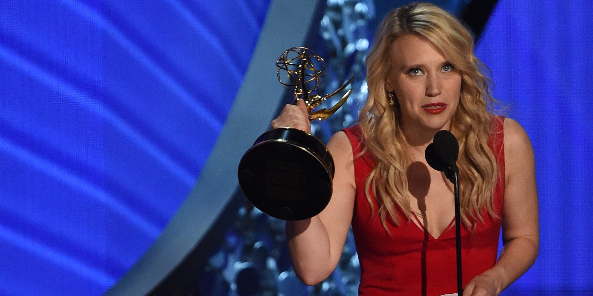 Hillary Clinton felicita a Kate McKinnon por su Emmy 2016: "Muy fan de ti"