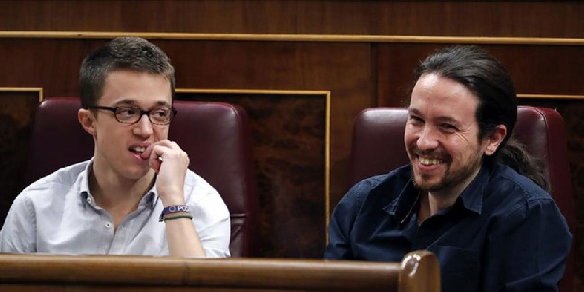 Pablo Iglesias planta un beso a Íñigo Errejón en pleno directo a lo Iker Casillas y Sara Carbonero