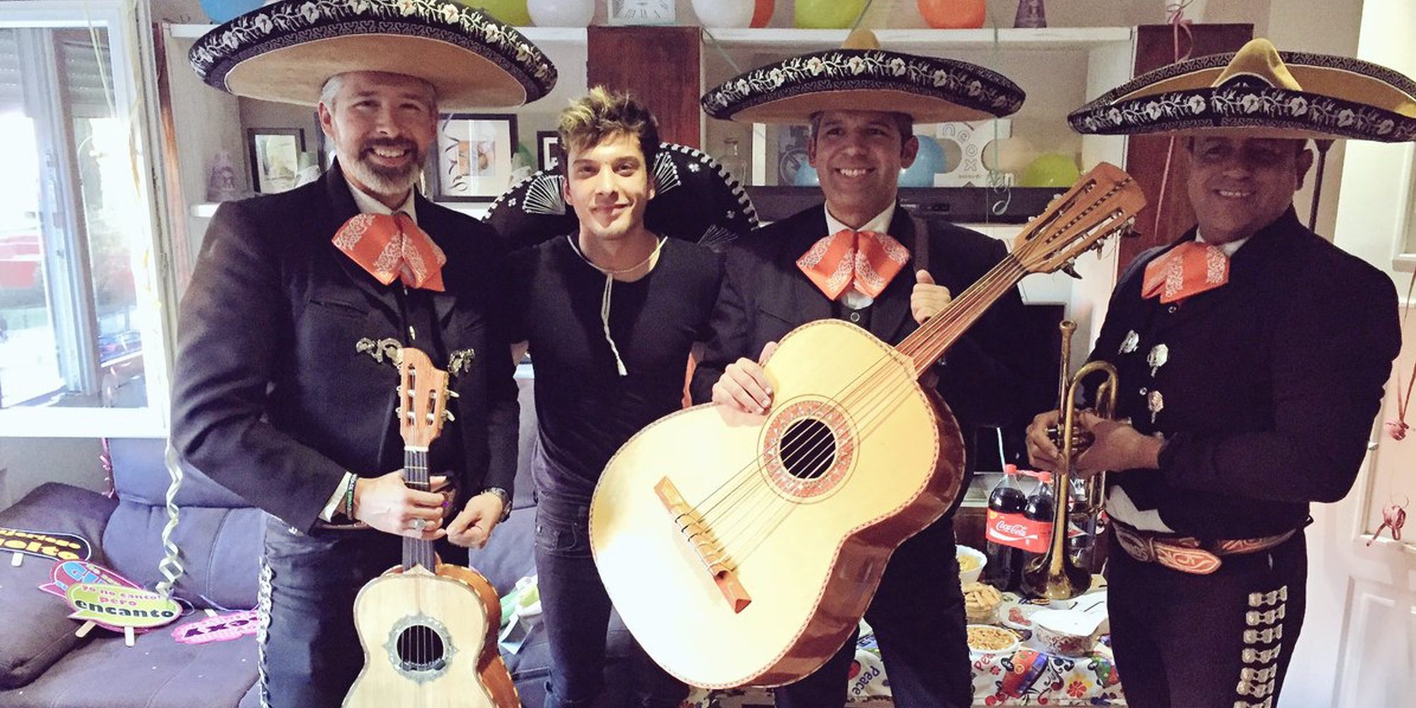 Blas Cantó celebra su 25 cumpleaños con aires mexicanos junto a Beatriz Luengo y Adriana Torrebejano