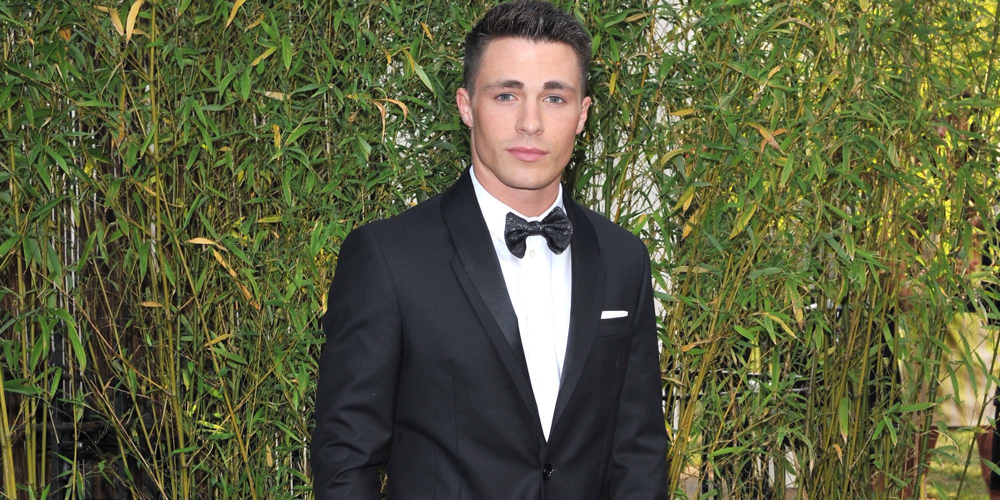 Colton Haynes habla sobre como perdió su virginidad: "Fue con un chico y una chica cuando tenía 13 años"