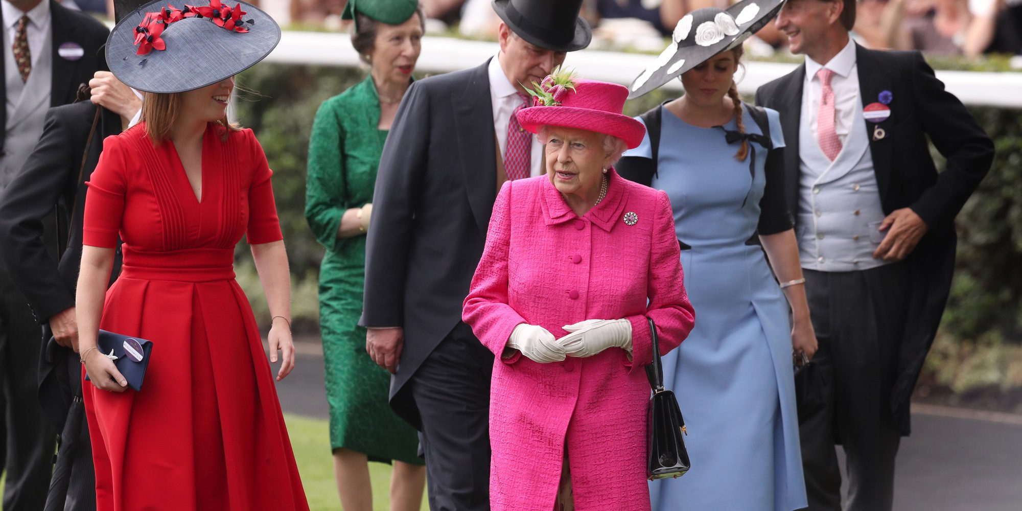 El Duque de York y sus hijas se hacen un hueco en Ascot ante la ausencia del Príncipe Carlos y los Duques de Cambridge