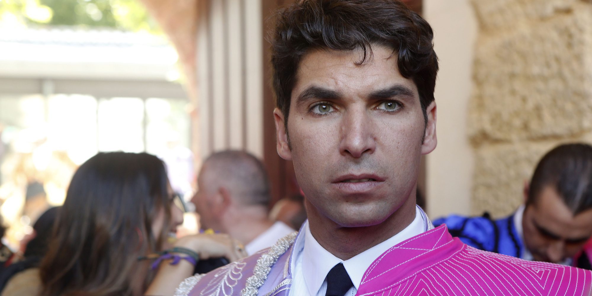 Cayetano Rivera despide de los ruedos a su hermano Fran Rivera luciendo un traje idéntico al de su debut