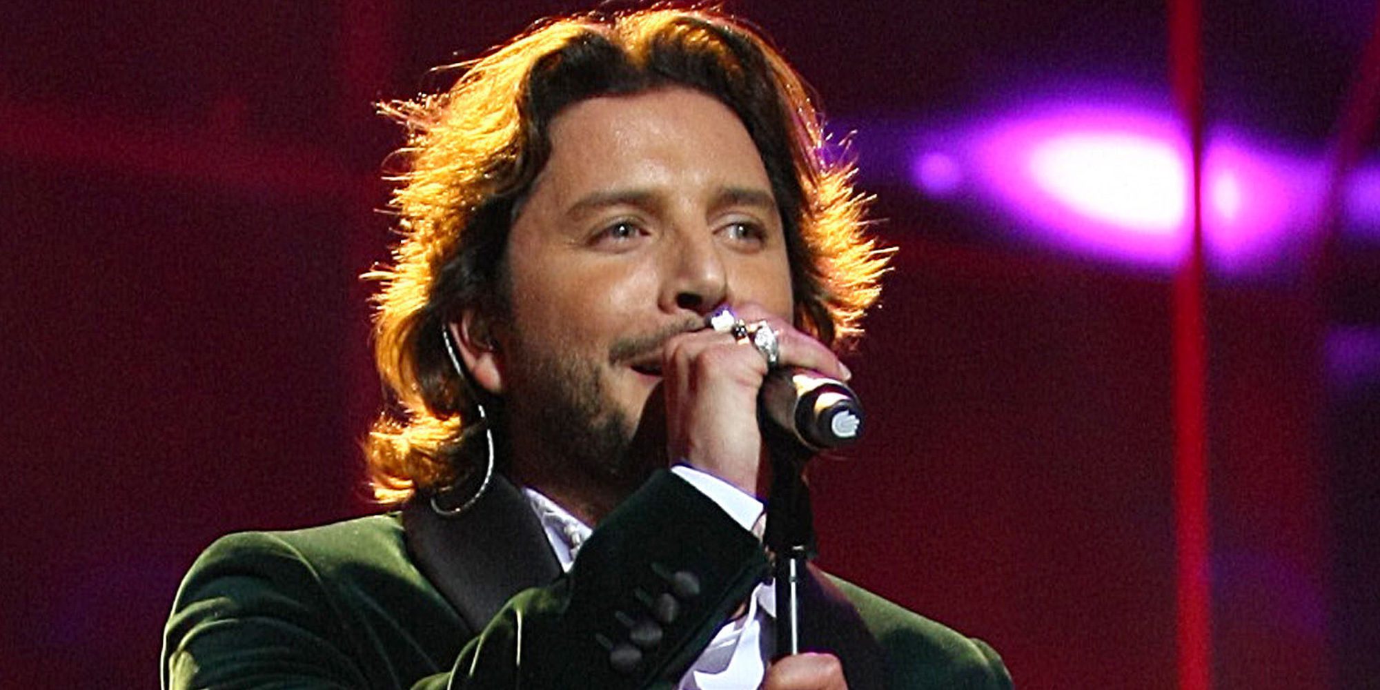 Manuel Carrasco intenta complacer a sus fans tras la cancelación de su concierto fin de gira en Las Ventas
