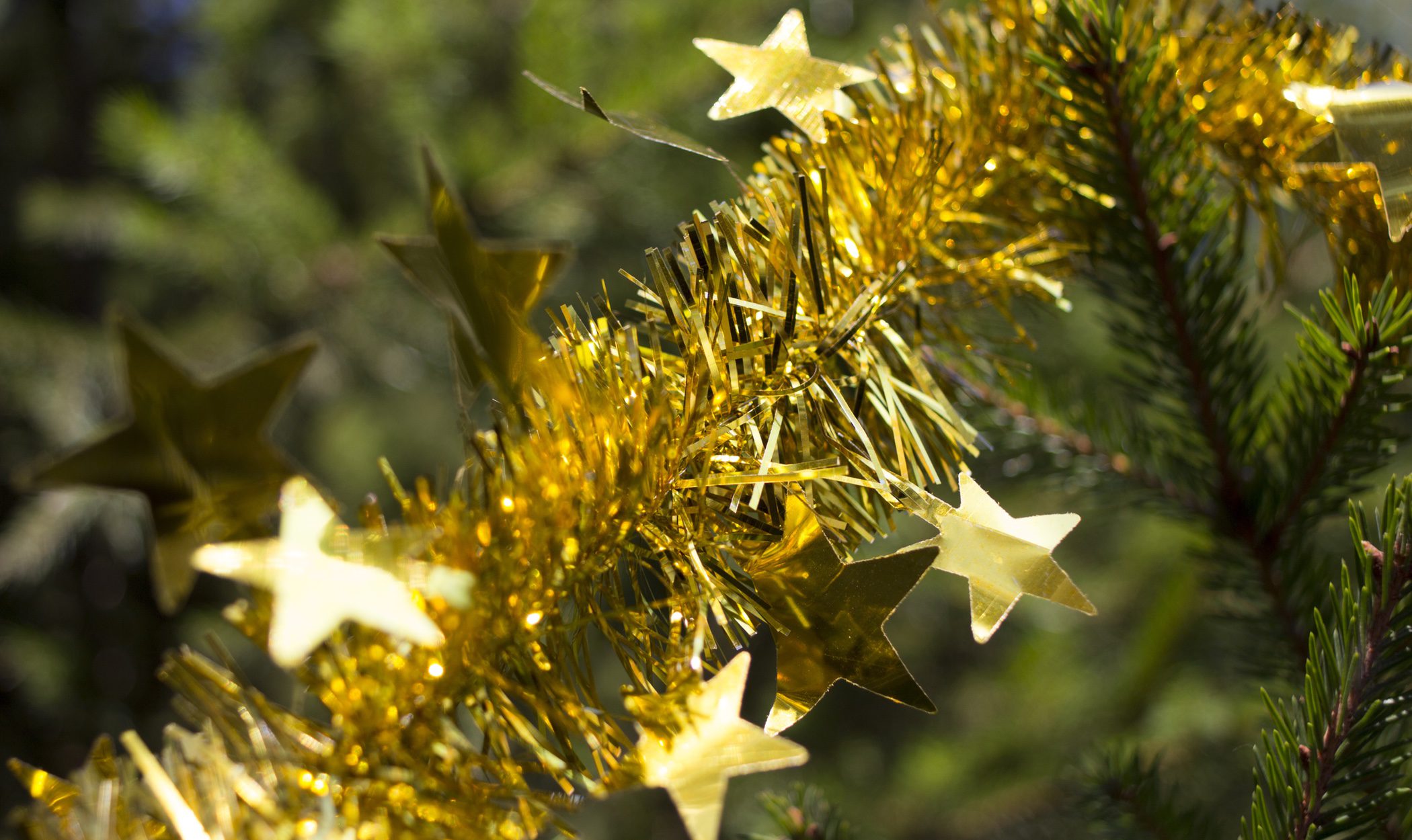 Cómo utilizar el espumillón en la decoración navideña