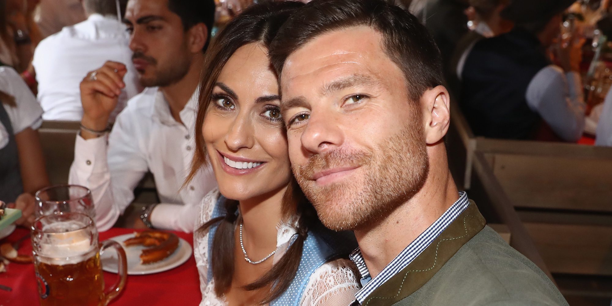 A Xabi Alonso y Nagore Aranburu se les estropea su viaje en la nieve tras reabrirse su causa por fraude fiscal
