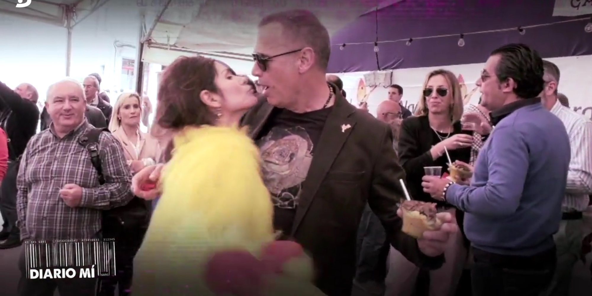 Miriam Saavedra se reencuentra con Carlos Lozano disfrazada de pollo: "¿A mí quién me pide disculpas?"