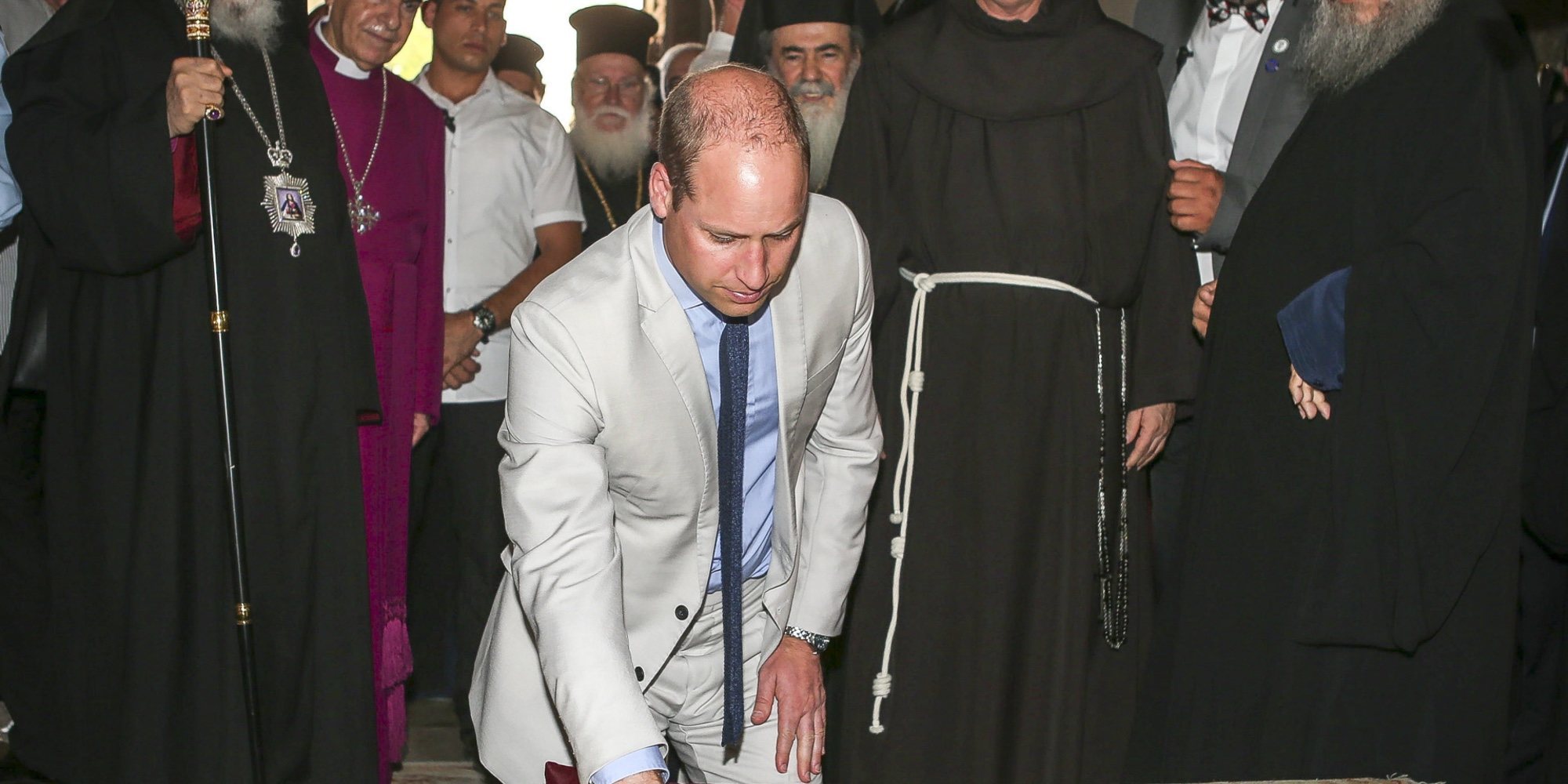 El Príncipe Guillermo pone fin a su gira por Oriente visitando los lugares más sagrados