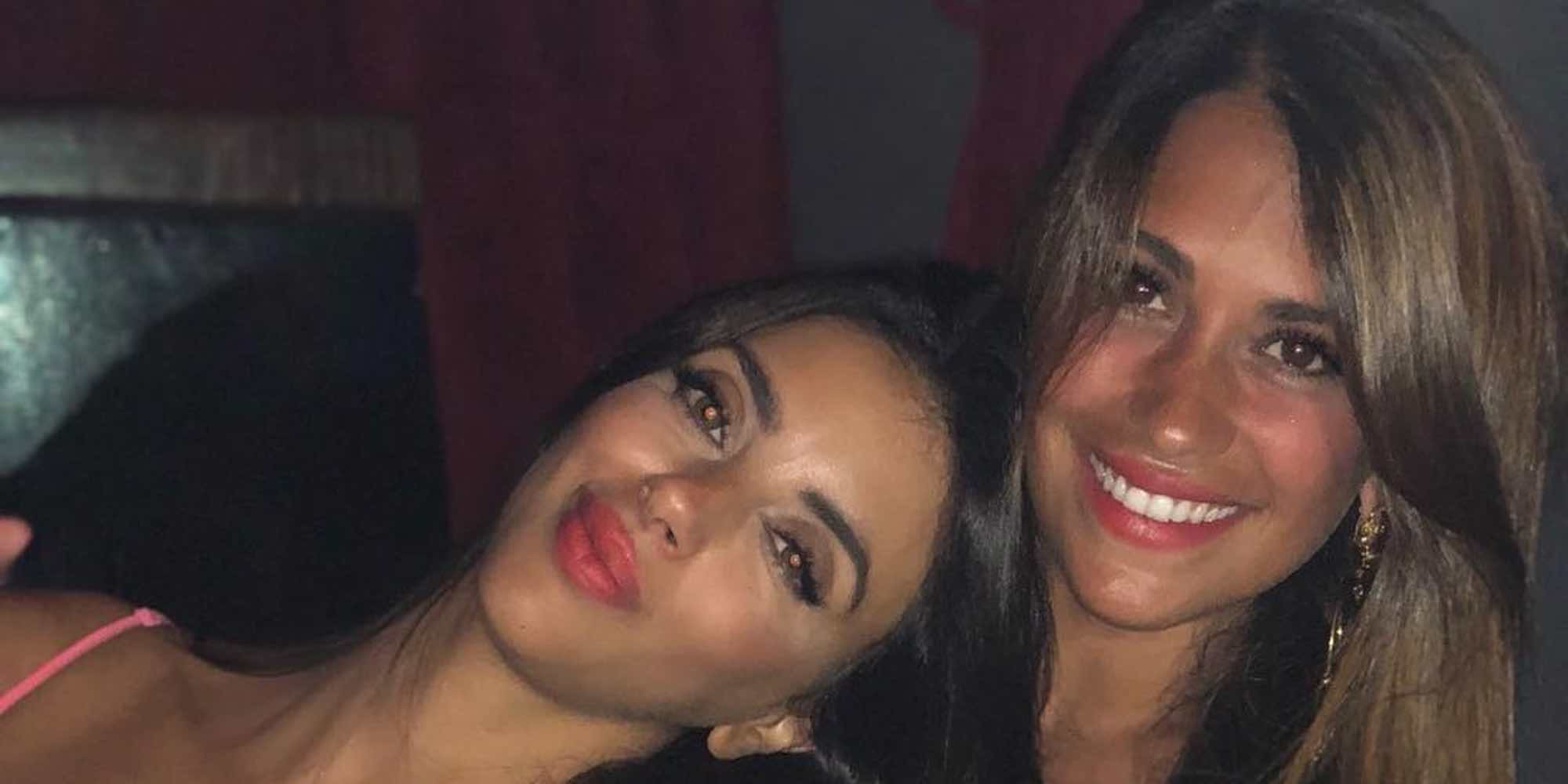 Fábregas y Daniella Semaan llegan a Ibiza para sus tradicionales vacaciones con Messi y Antonella Roccuzzo