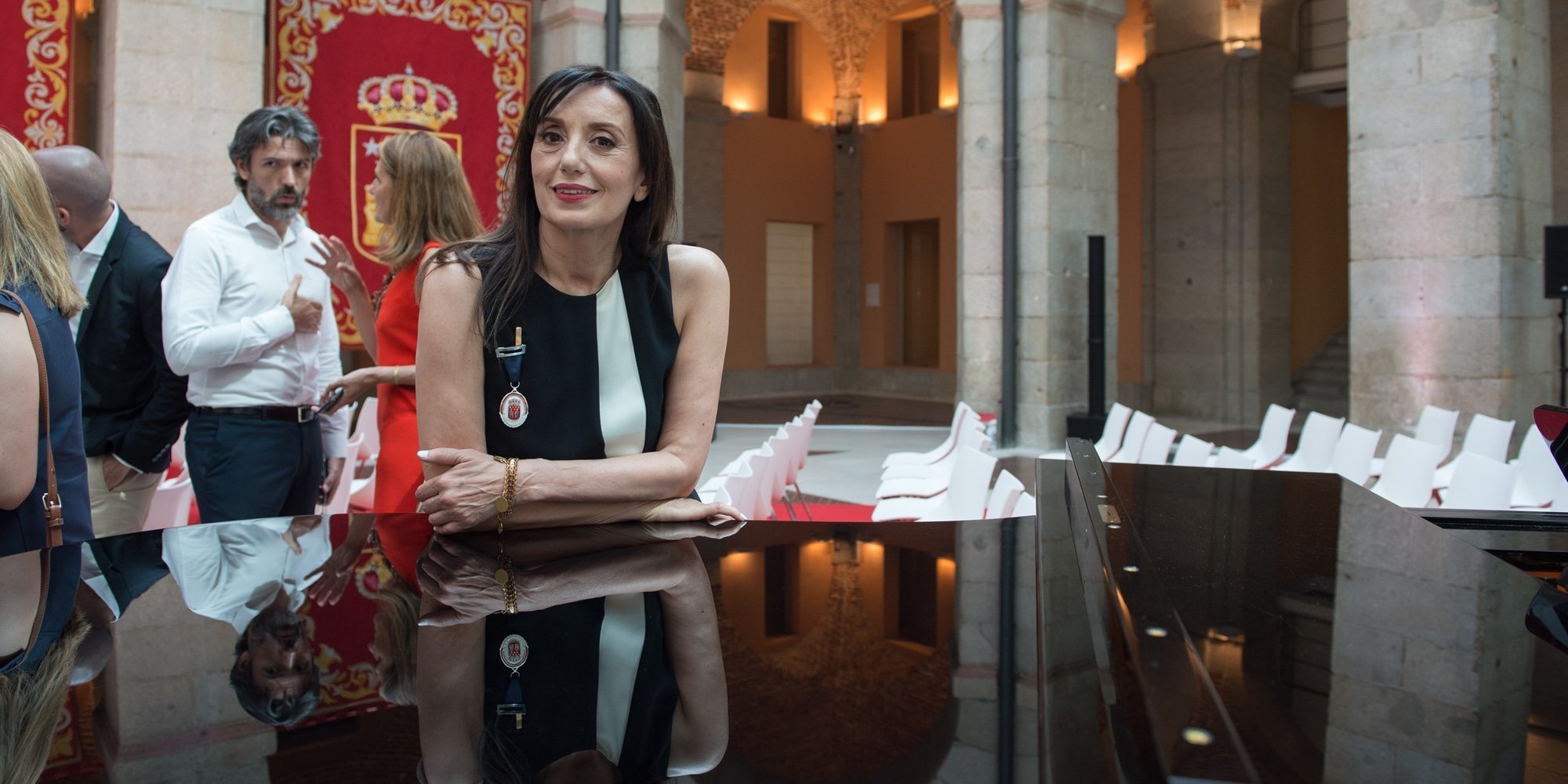 Luz Casal recibe la Medalla Internacional de las Artes