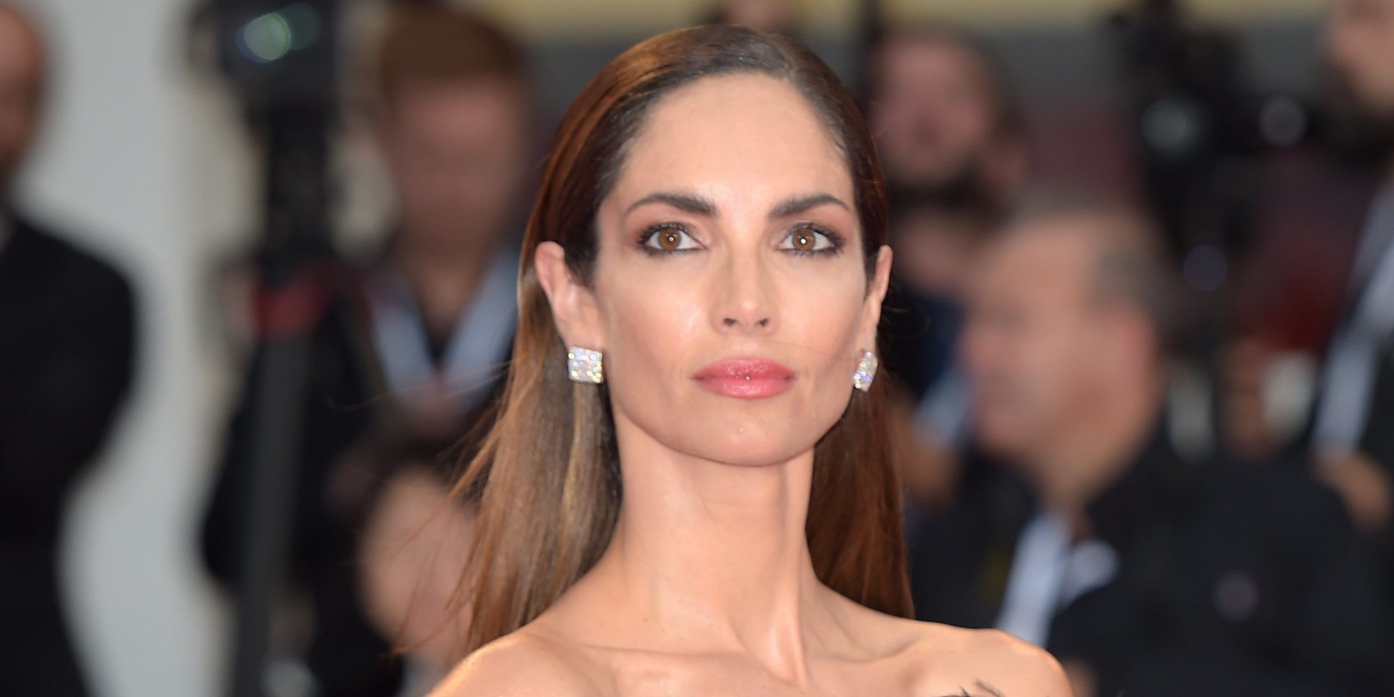 Eugenia Silva deslumbra en la Mostra de Venecia 2018 rodeada de plumas y glamour