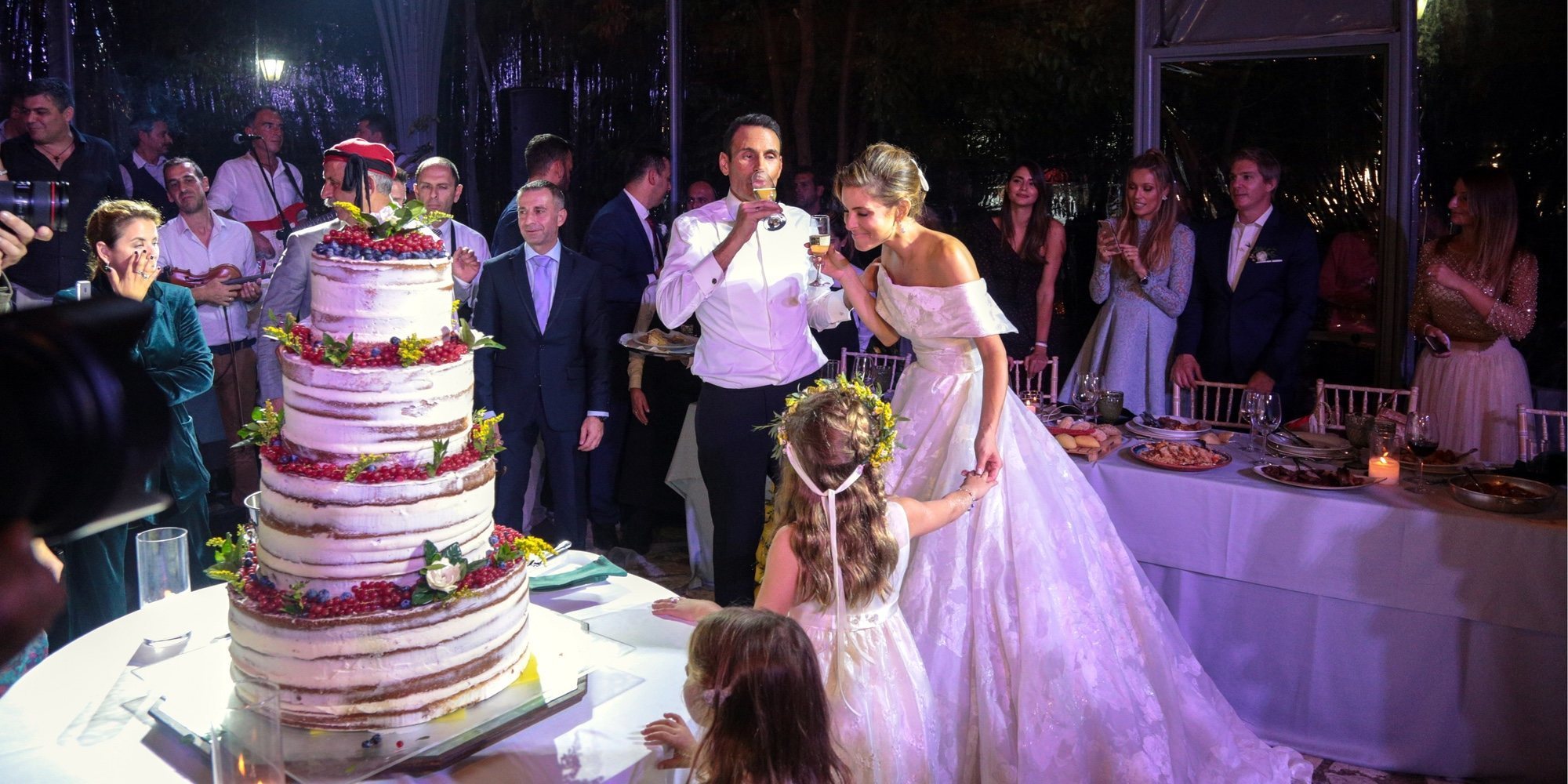 María Menounos cumple su sueño de casarse con Keven Undergaro en una isla griega