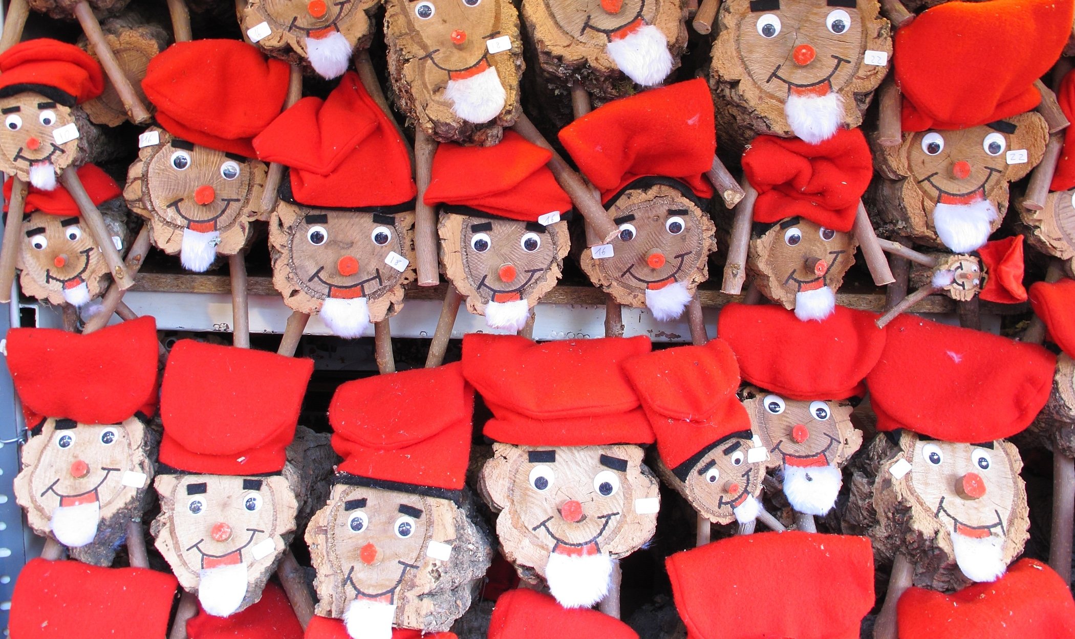 Tió de Nadal: el tronco que da regalos durante la Navidad en Cataluña