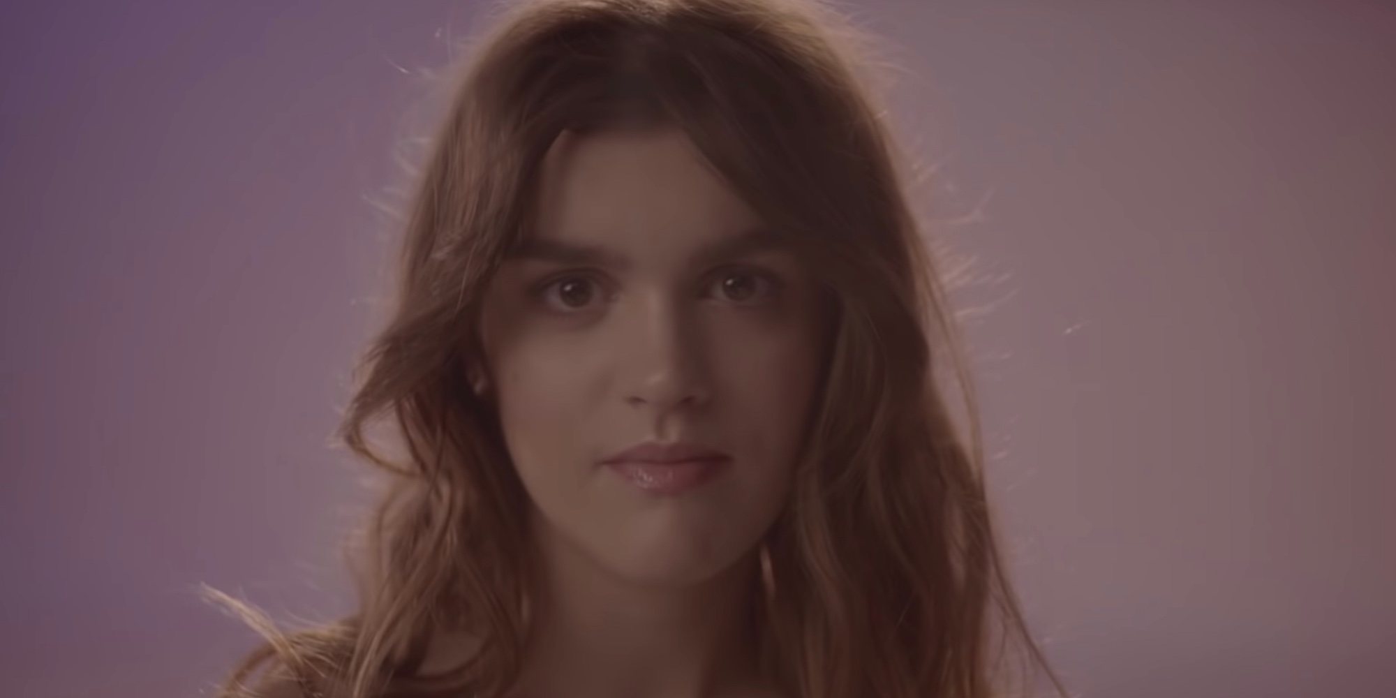 Sencillo y minimalista: Así es 'Un nuevo lugar', el adelanto del que será el primer disco de Amaia Romero