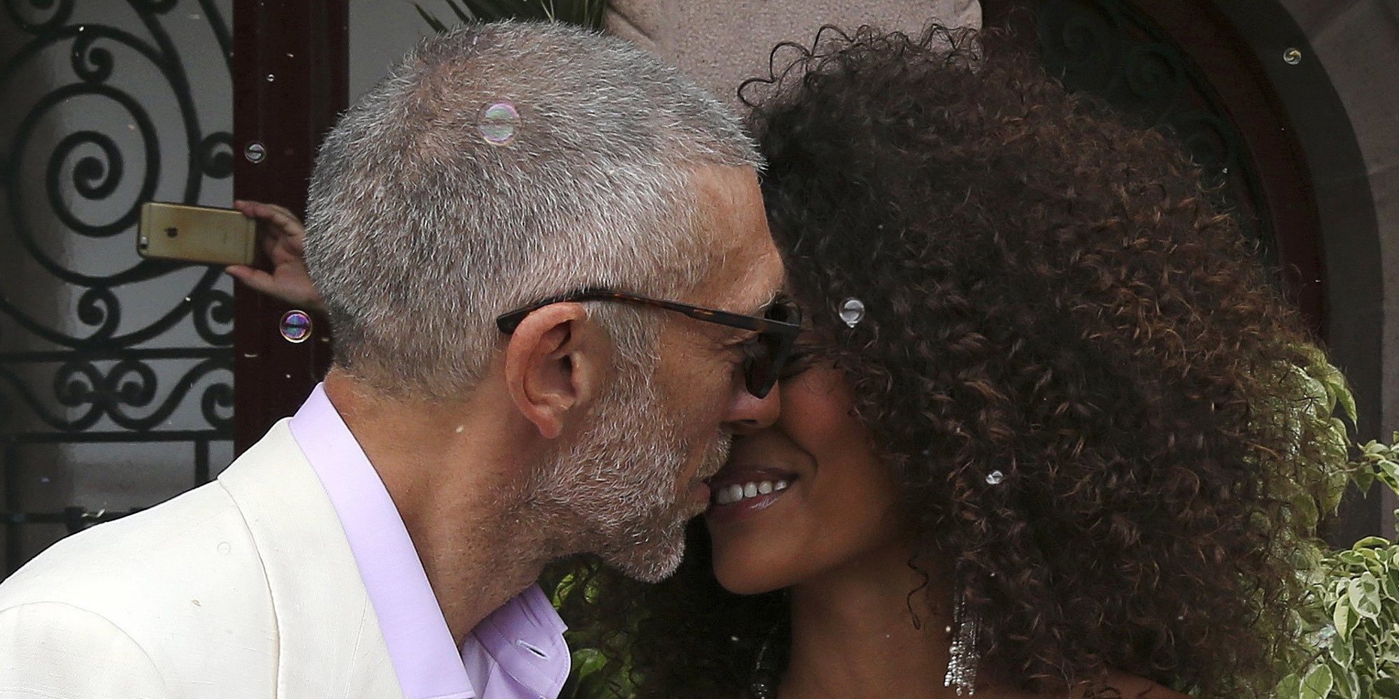 Vincent Cassel y Tina Kunakey anuncian que van a ser padres