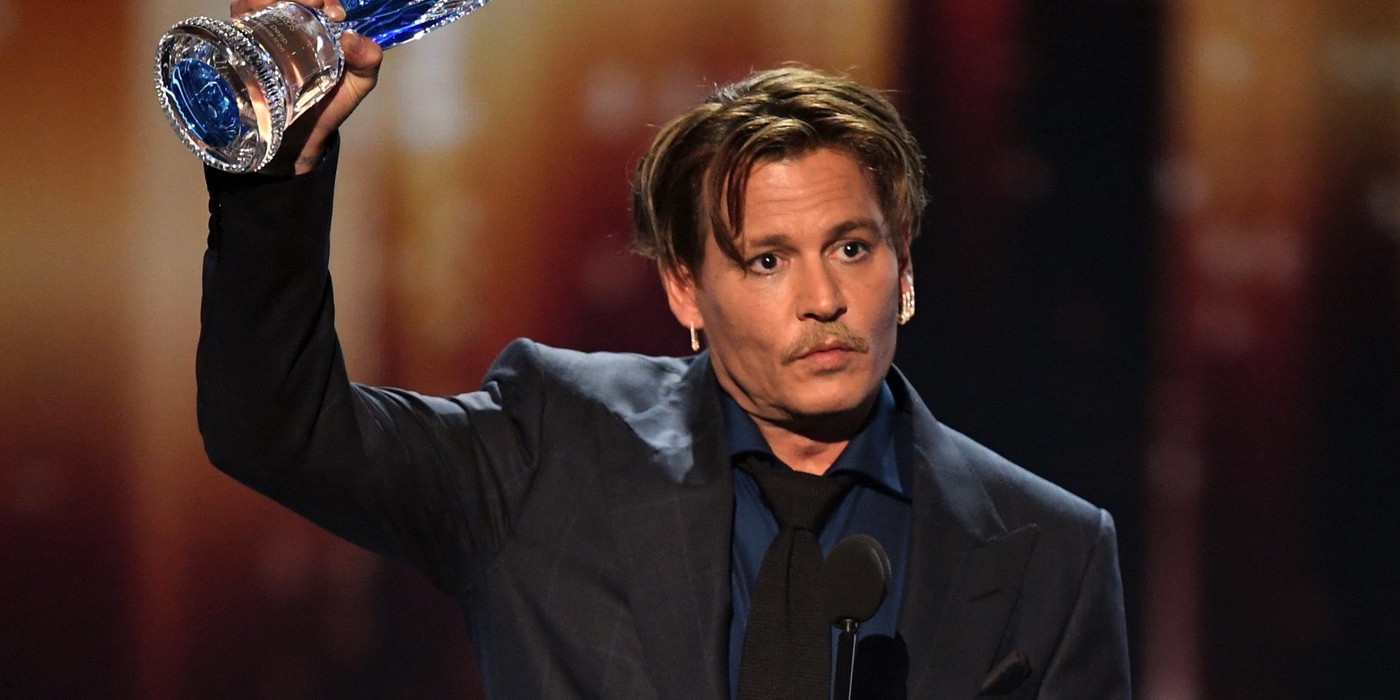 Pintan la estrella de Johnny Depp en el Paseo de la Fama de Hollywood