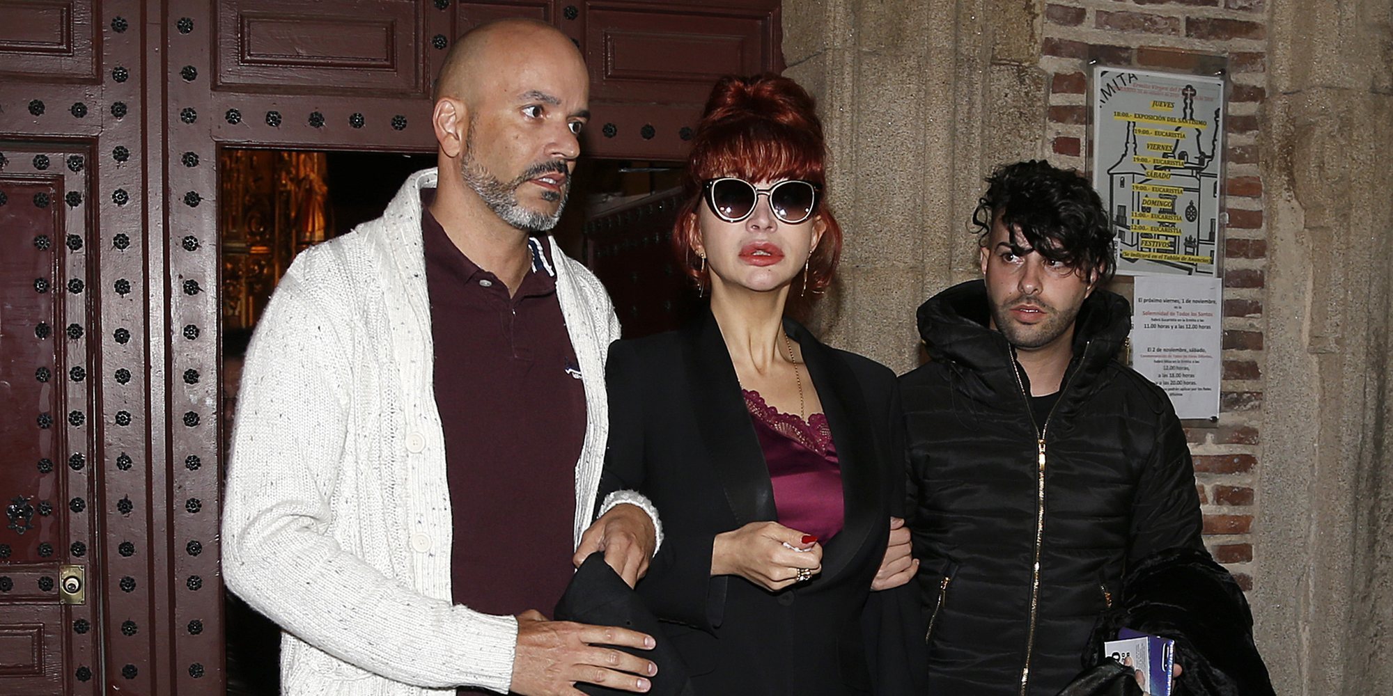 Yurena, desconsolada en la misa funeral de su madre Margarita Seisdedos